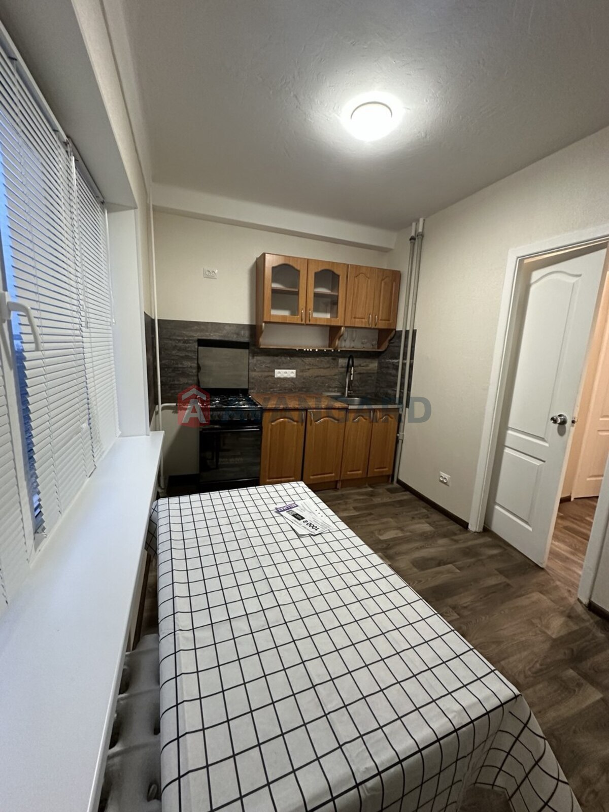 2 ��. ��������, 50/-/9 ��. �., 7/9 ������ ���� 2