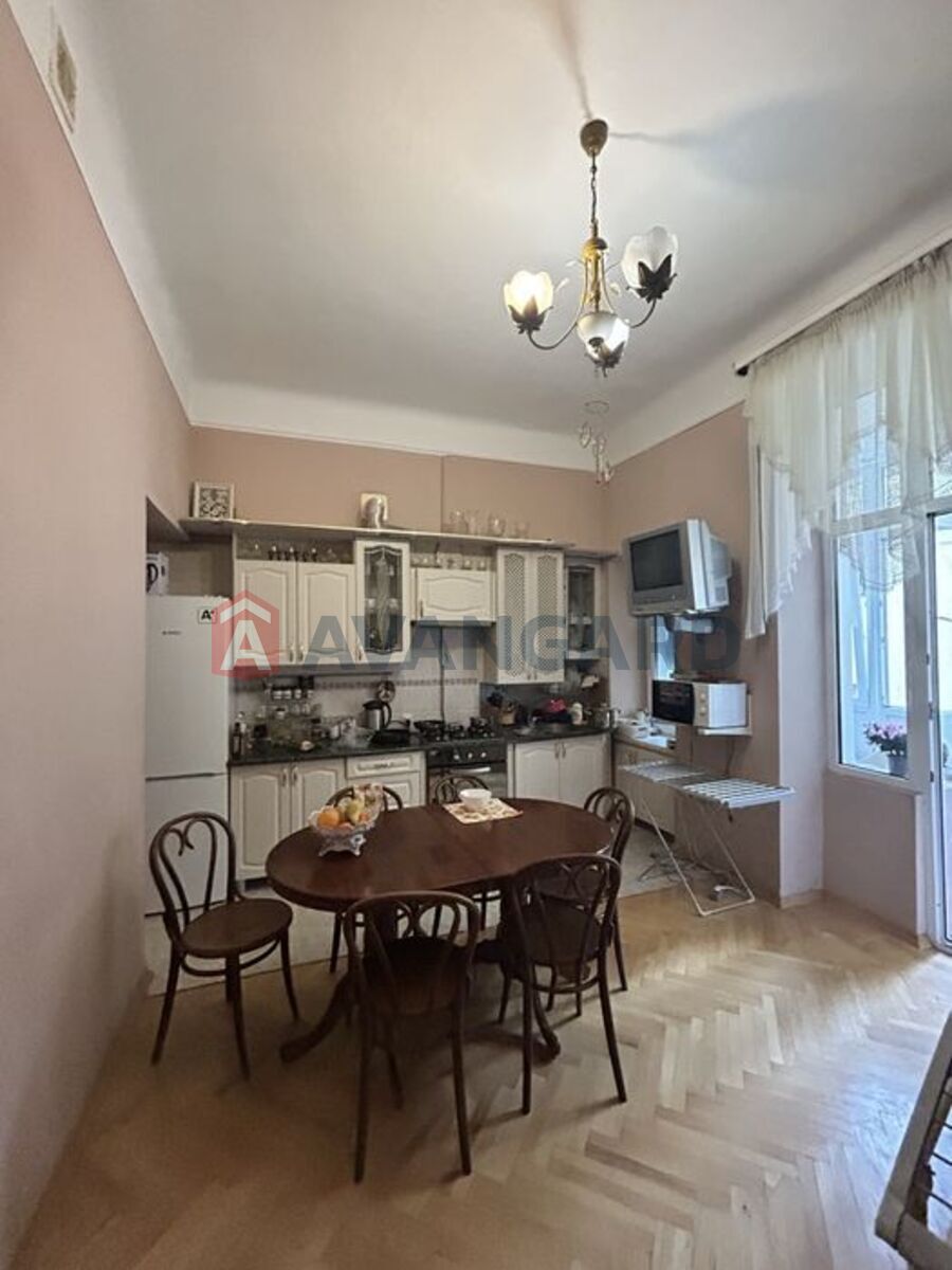 3 ��. ��������, 102/-/12 ��. �., 4/5 ������ ���� 7