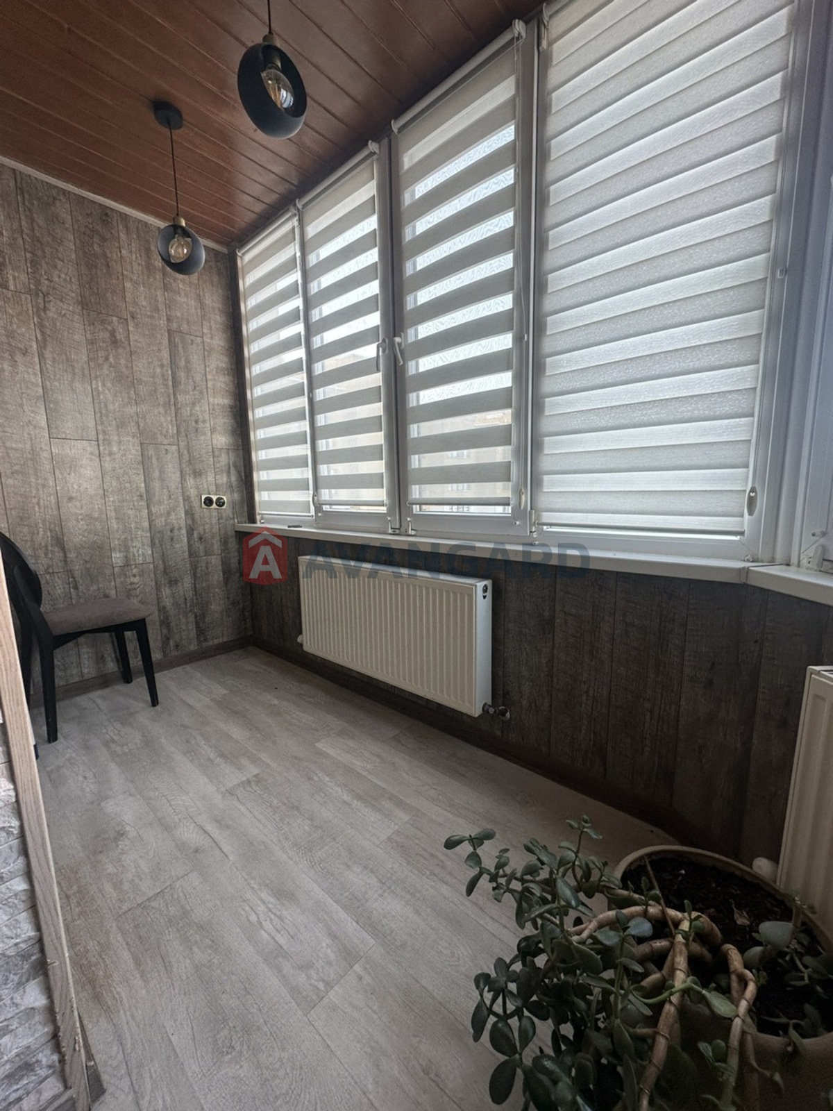 3 ��. ��������, 83/34/18 ��. �., 10/11 ������ ���� 22