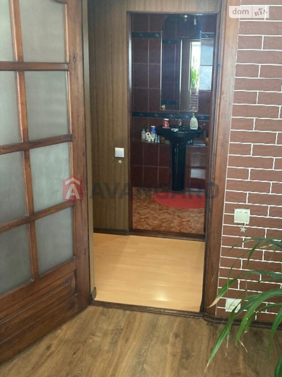 3 ��. ��������, 56/40/9 ��. �., 4/5 ������ ���� 12