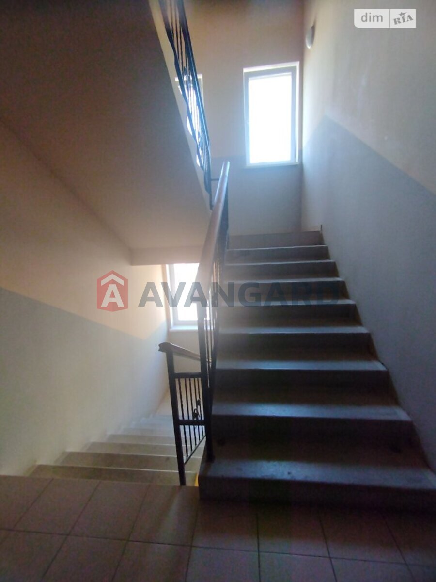 2 ��. ��������, 50/-/15 ��. �., 2/3 ������ ���� 16