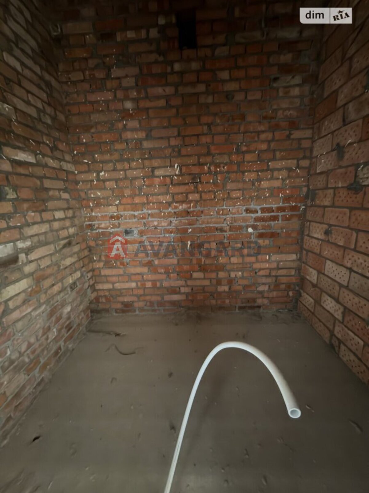 3 ��. ��������, 83/54/14 ��. �., 8/11 ������ ���� 12