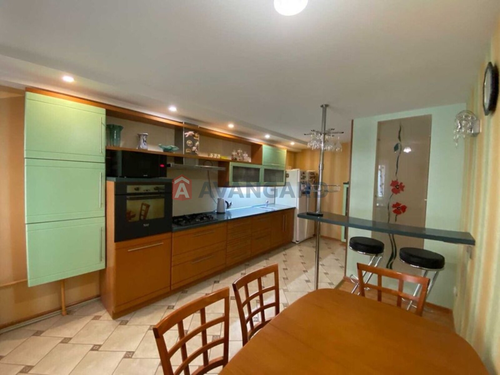 3 ��. ��������, 102/-/18 ��. �., 8/10 ������ ���� 10