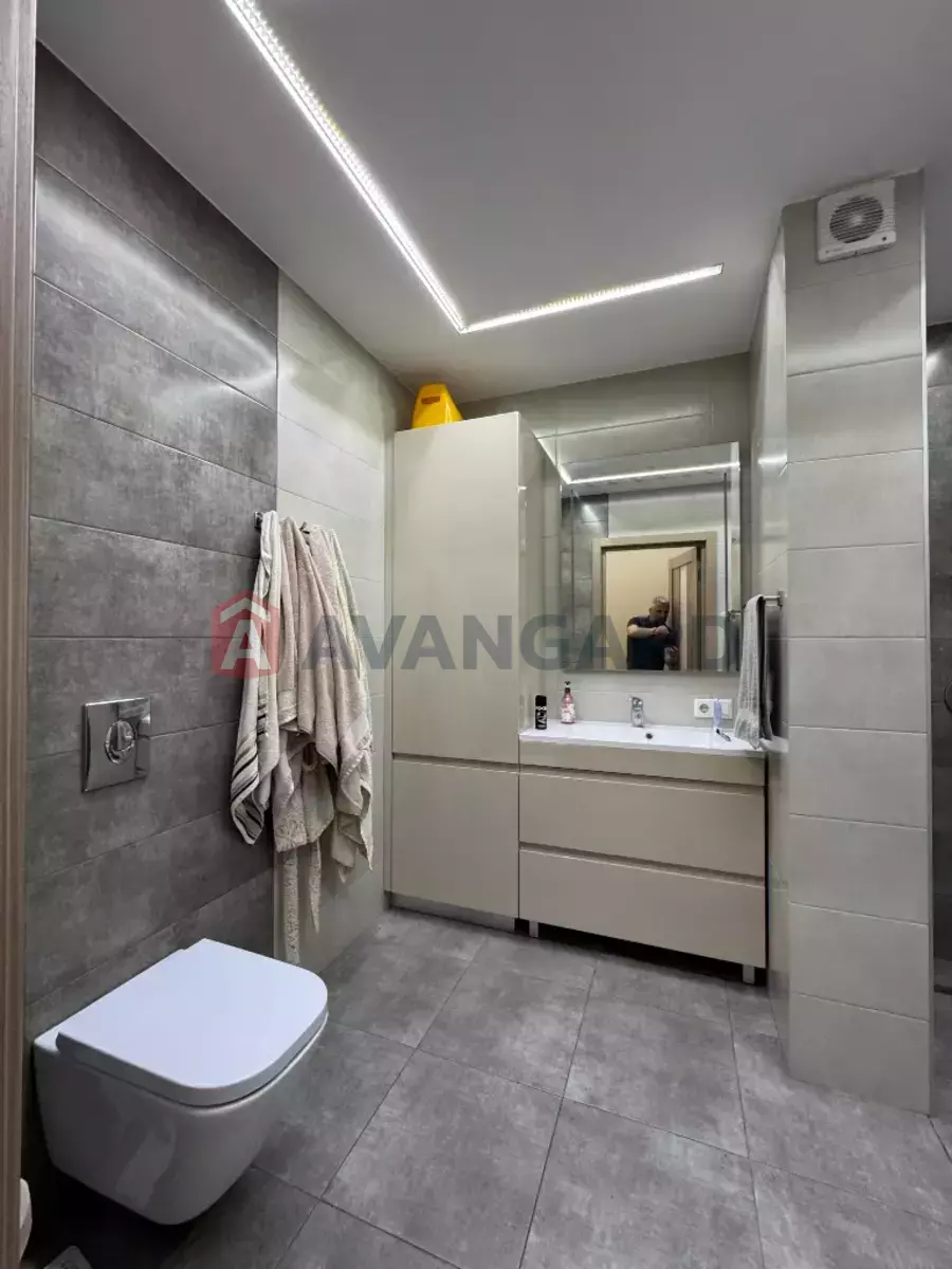 3 ��. ��������, 98/40/40 ��. �., 9/10 ������ ���� 19