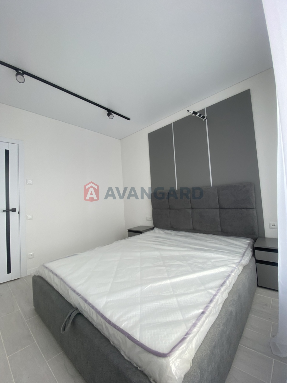 1 ��. ��������, 44/14/20 ��. �., 24/26 ������ ���� 6