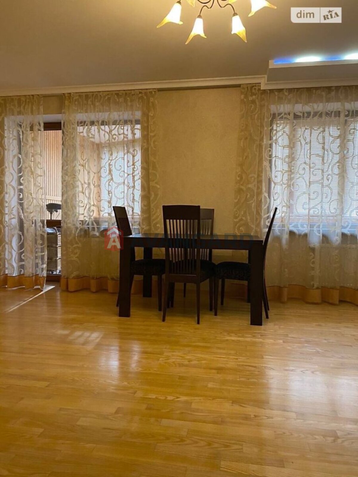 4 ��. ��������, 120/-/- ��. �., 4/11 ������ ���� 11