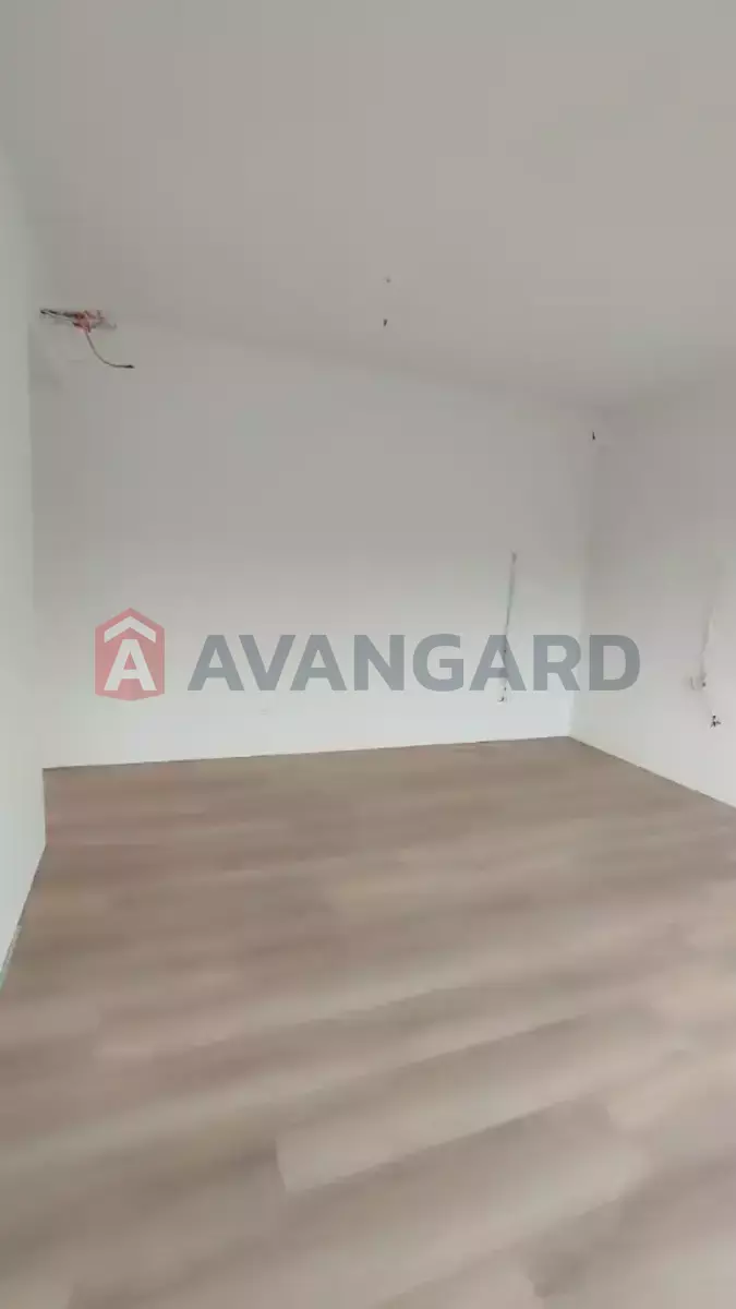 3 ��. ��������, 93/83/10 ��. �., 6/12 ������ ���� 16