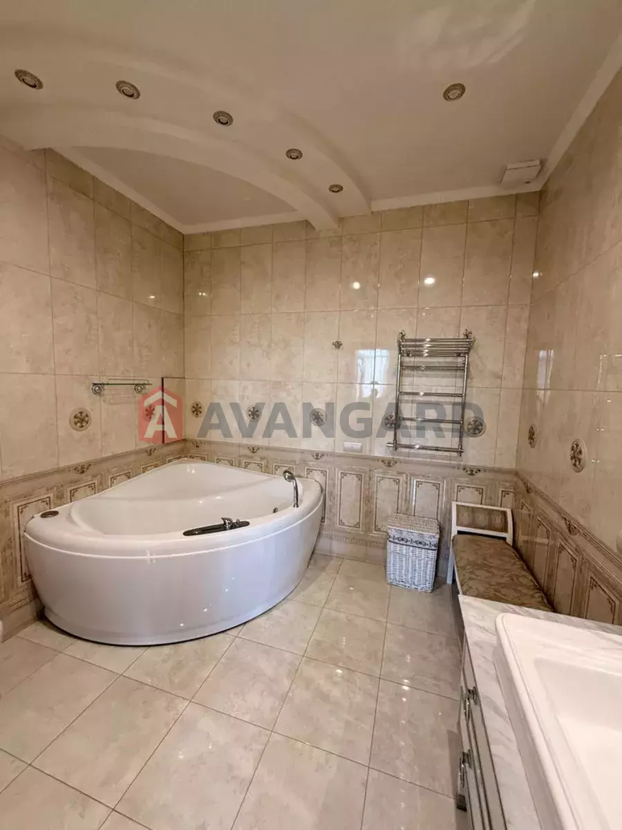 3 ��. ��������, 168/-/22 ��. �., 2/5 ������ ���� 9