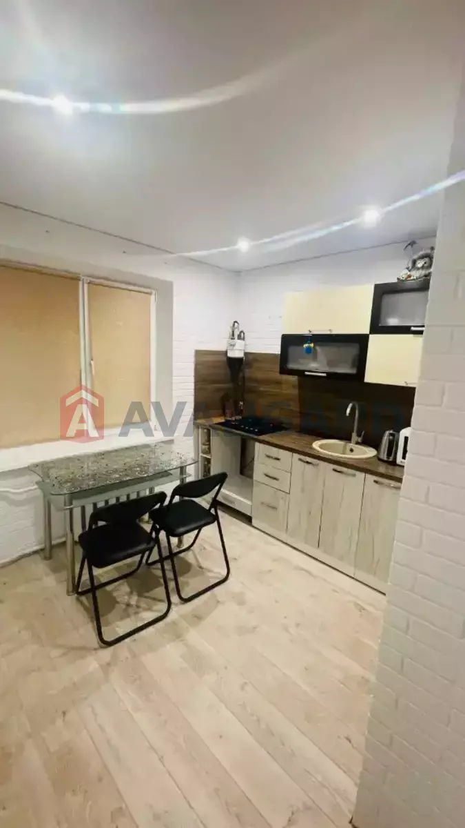 1 ��. ��������, 38/18/8 ��. �., 9/9 ������ ���� 14