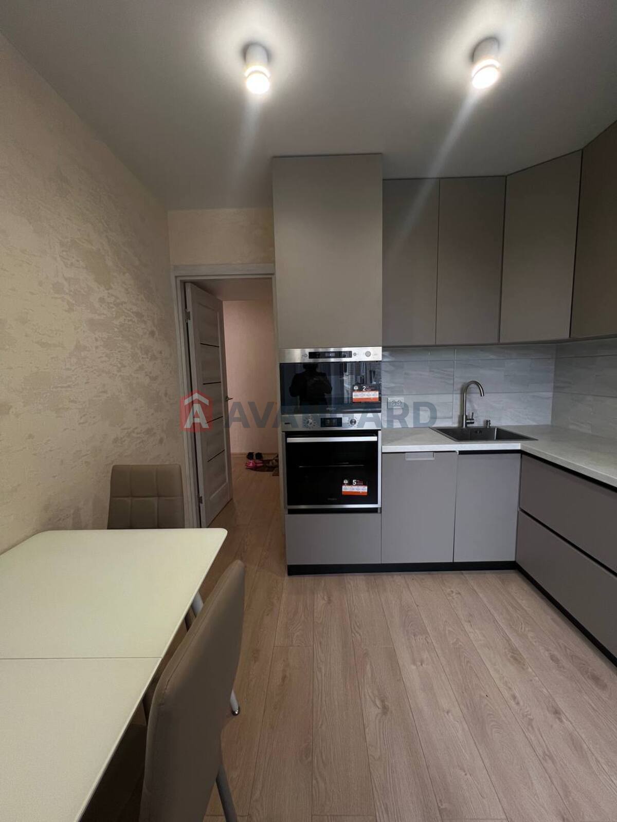 3 ��. ��������, 65/40/8 ��. �., 9/9 ������ ���� 3