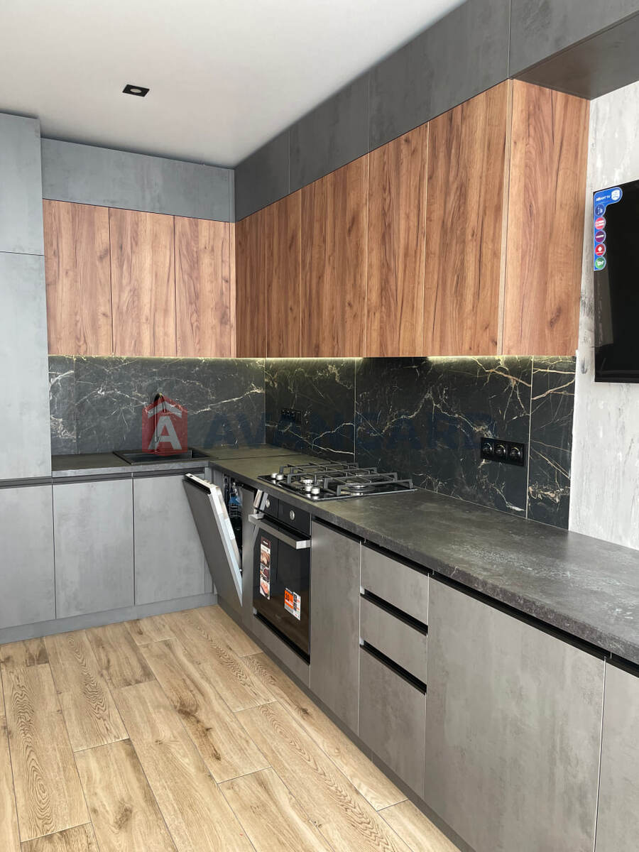 2 ��. ��������, 50/-/18 ��. �., 7/10 ������ ���� 10