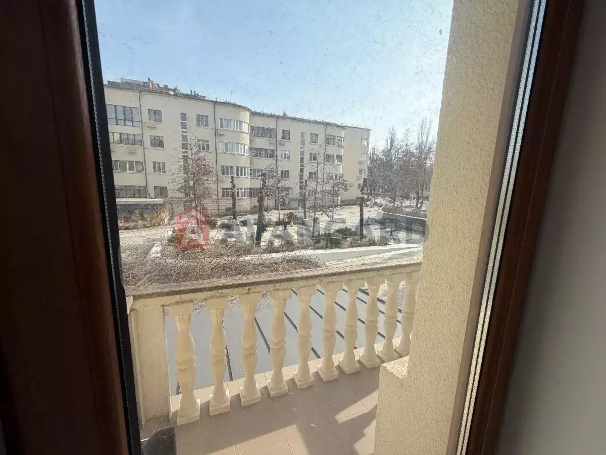 3 ��. ��������, 77/-/- ��. �., 2/4 ������ ���� 12