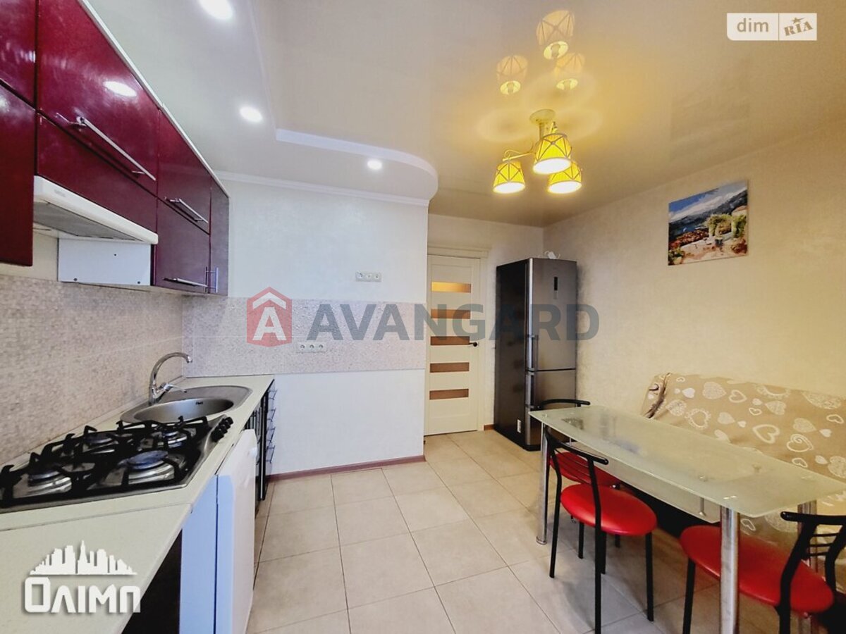 3 ��. ��������, 81/45/15 ��. �., 11/11 ������ ���� 16