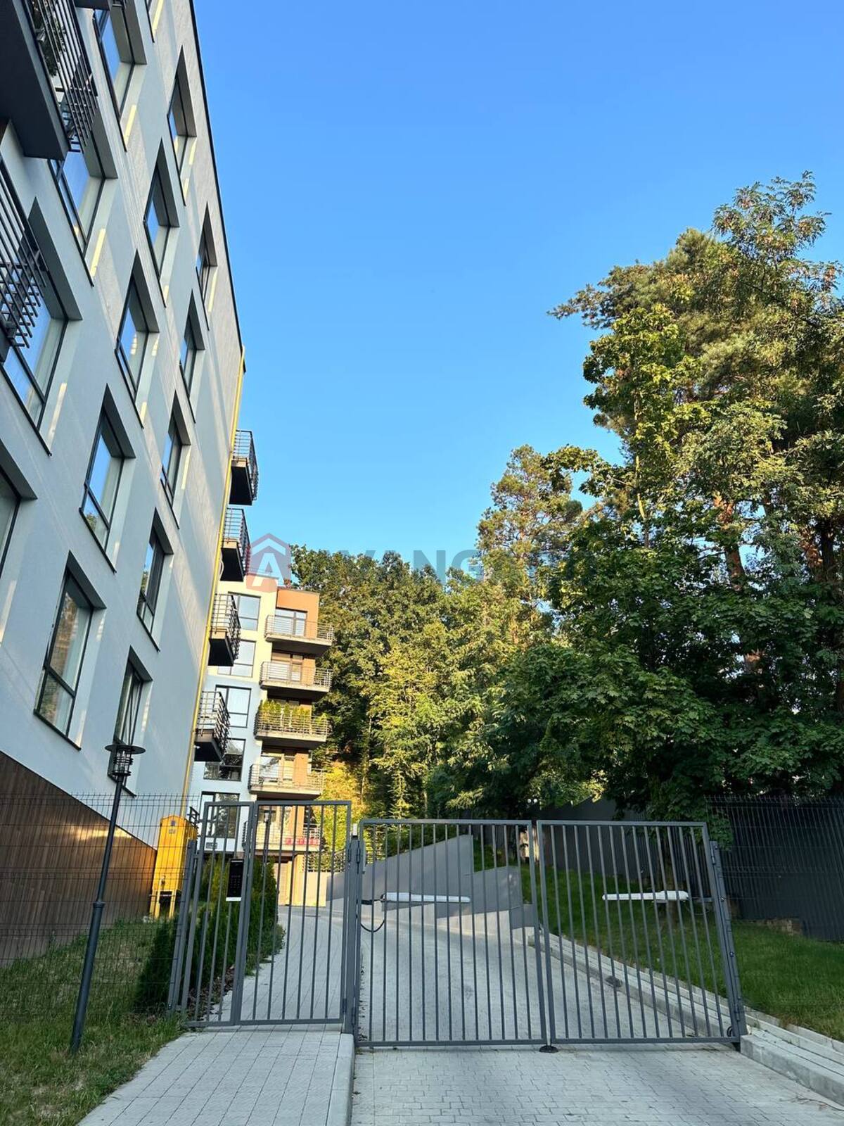 3 ��. ��������, 76.3/42.2/15.4 ��. �., 2/5 ������ ���� 4