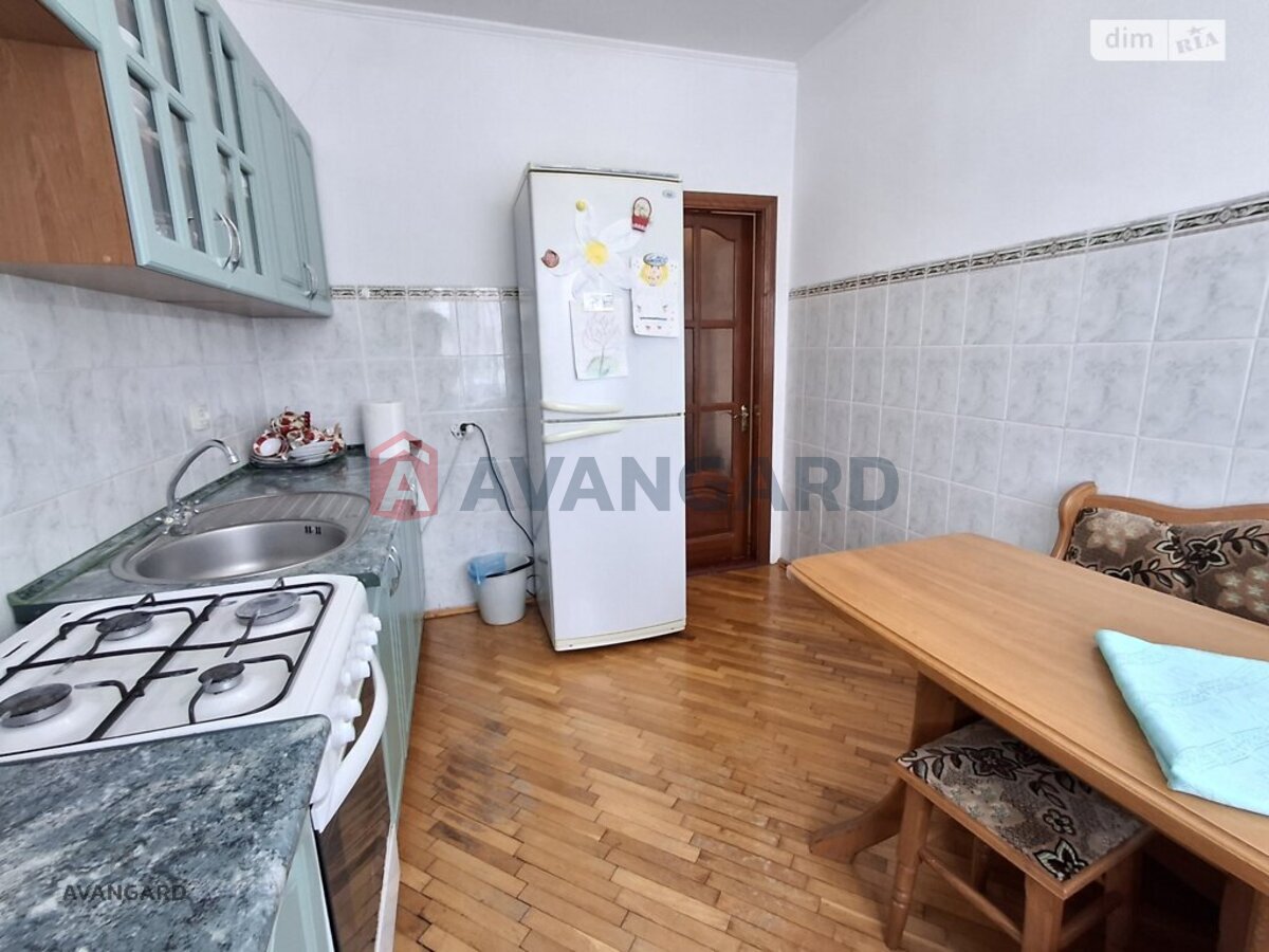 3 ��. ��������, 75/52/8 ��. �., 2/5 ������ ���� 12