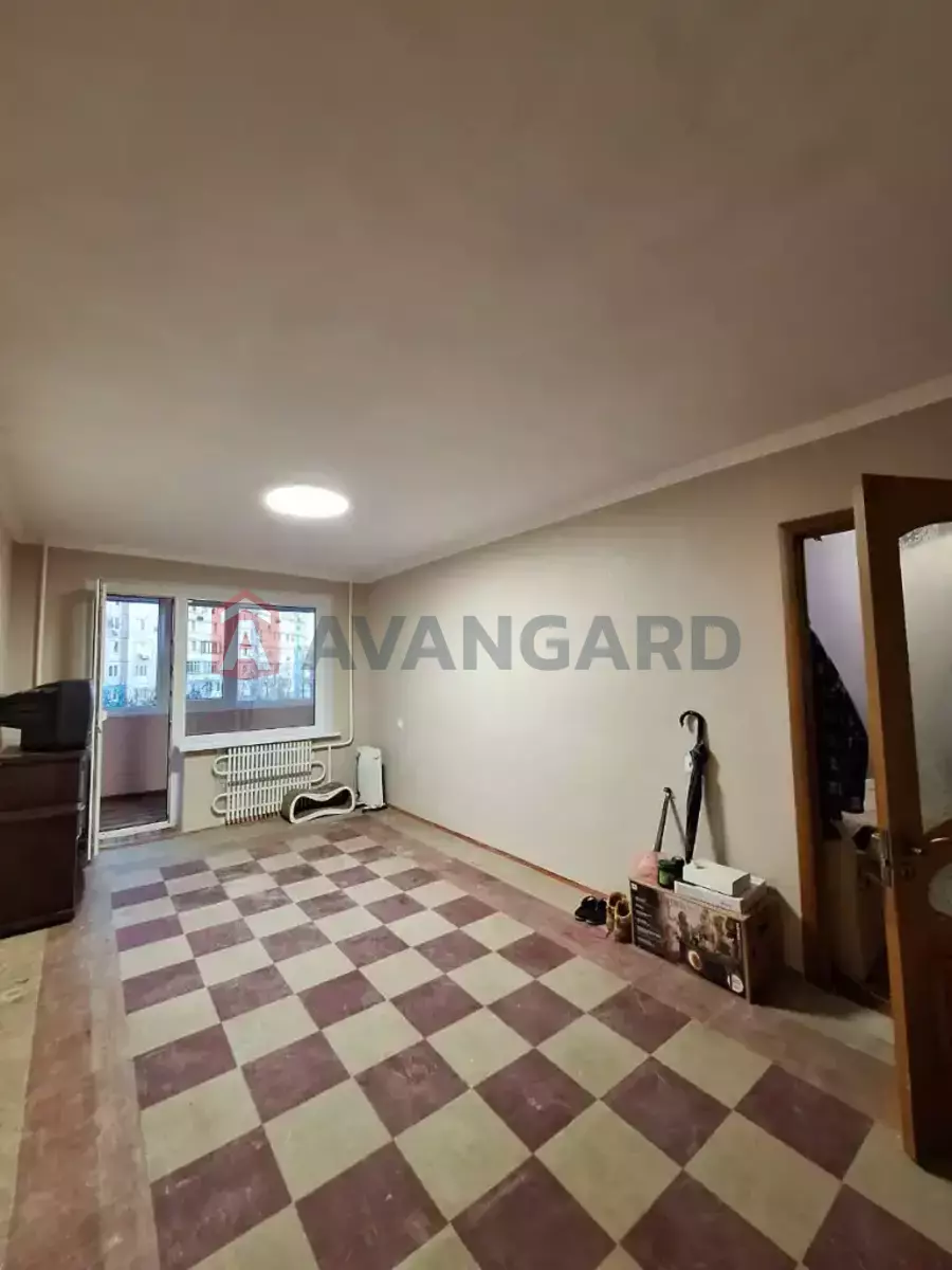 4 ����. ��������, 81/48/10 ��. �., 5/9 ���� ���� 12