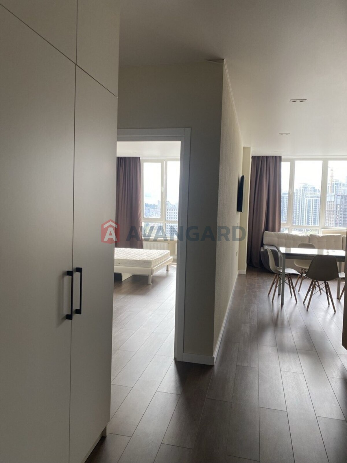 2 ��. ��������, 82/37/22 ��. �., 12/26 ������ ���� 8