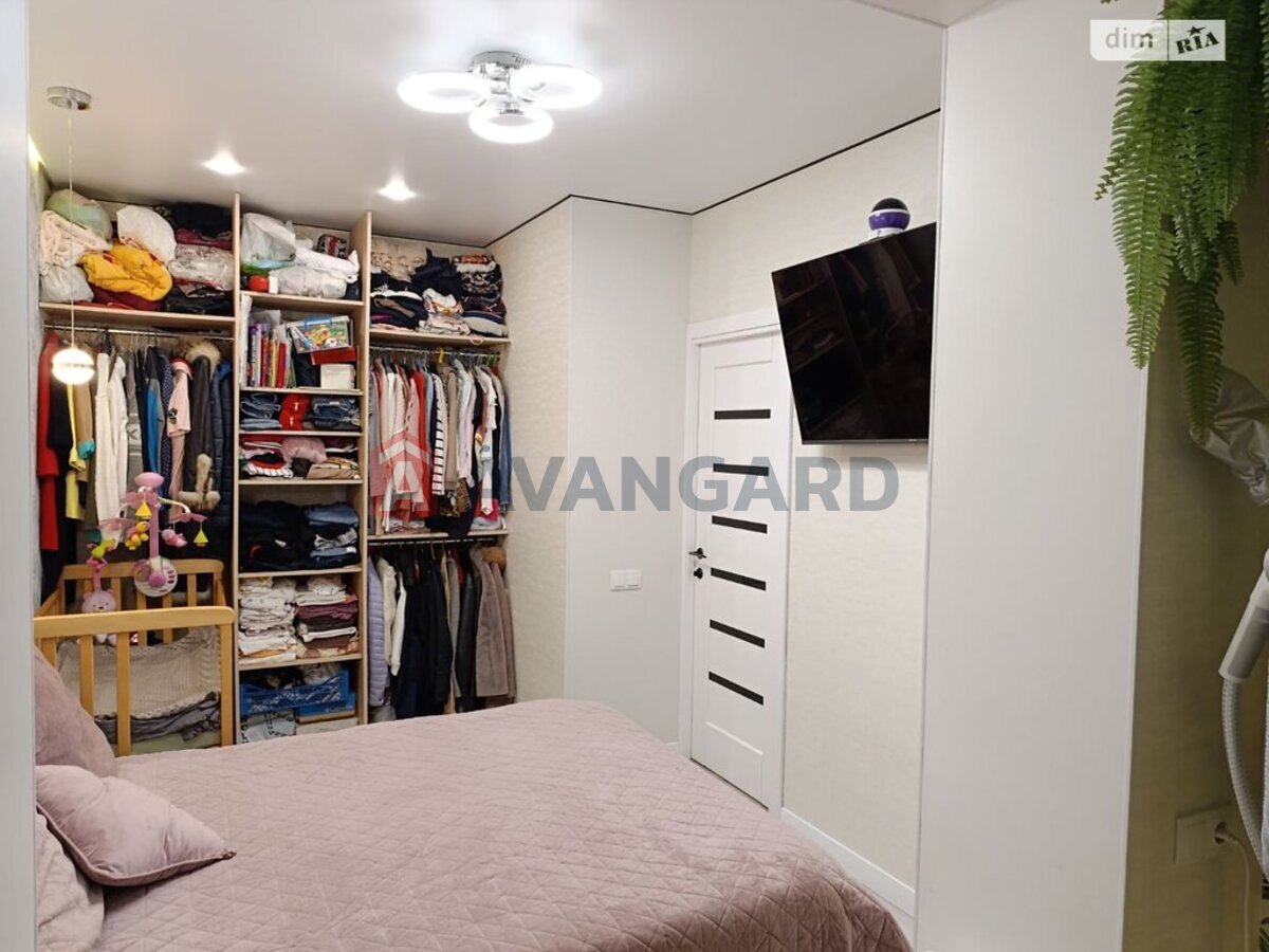 1 ����. ��������, 40/15/12 ��. �., 12/12 ���� ���� 22