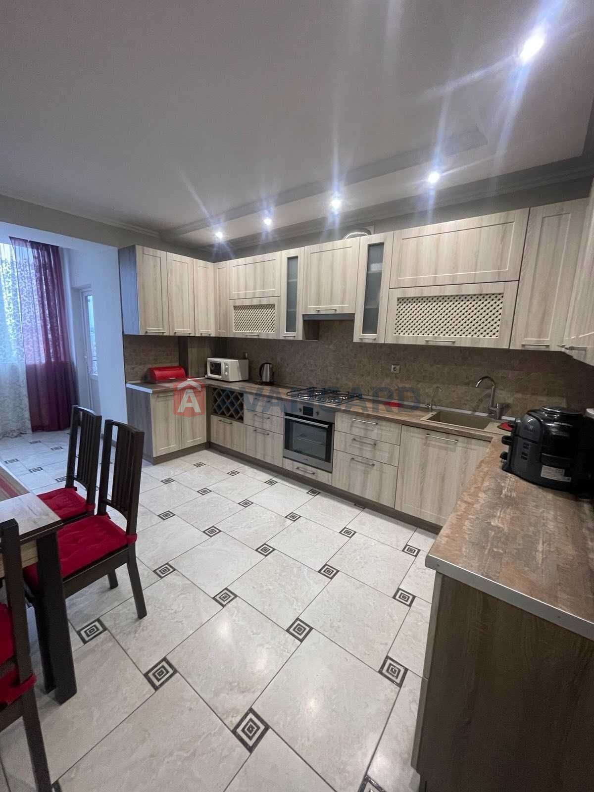 2 ��. ��������, 79,9/43,6/18,1 ��. �., 10/10 ������ ���� 18