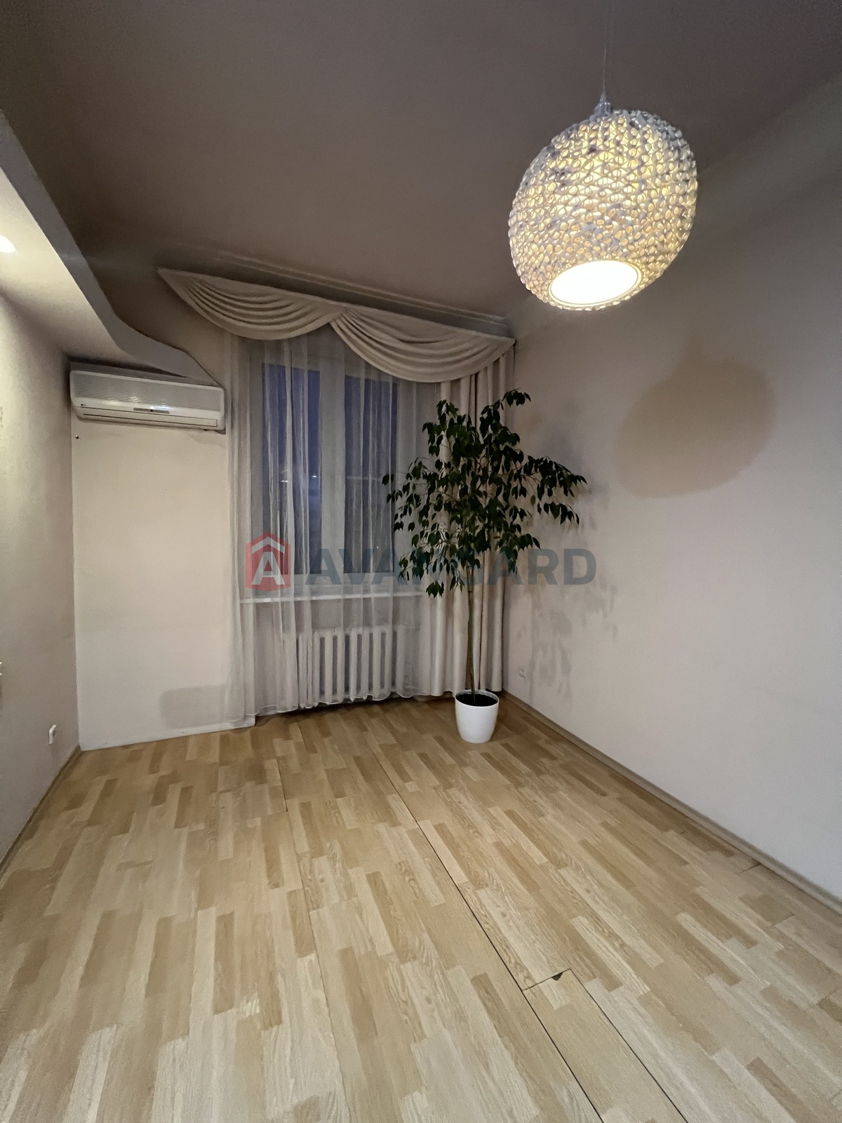 3 ��. ��������, 82/-/9 ��. �., 5/5 ������ ���� 17