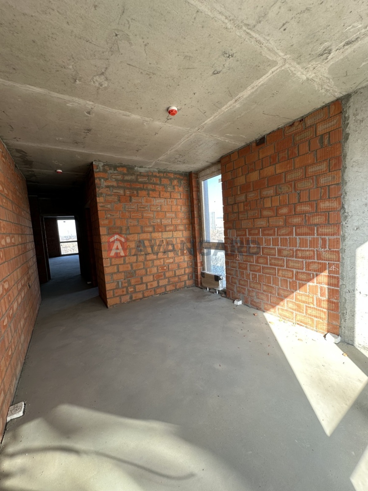 3 ��. ��������, 107/48/33 ��. �., 6/26 ������ ���� 8