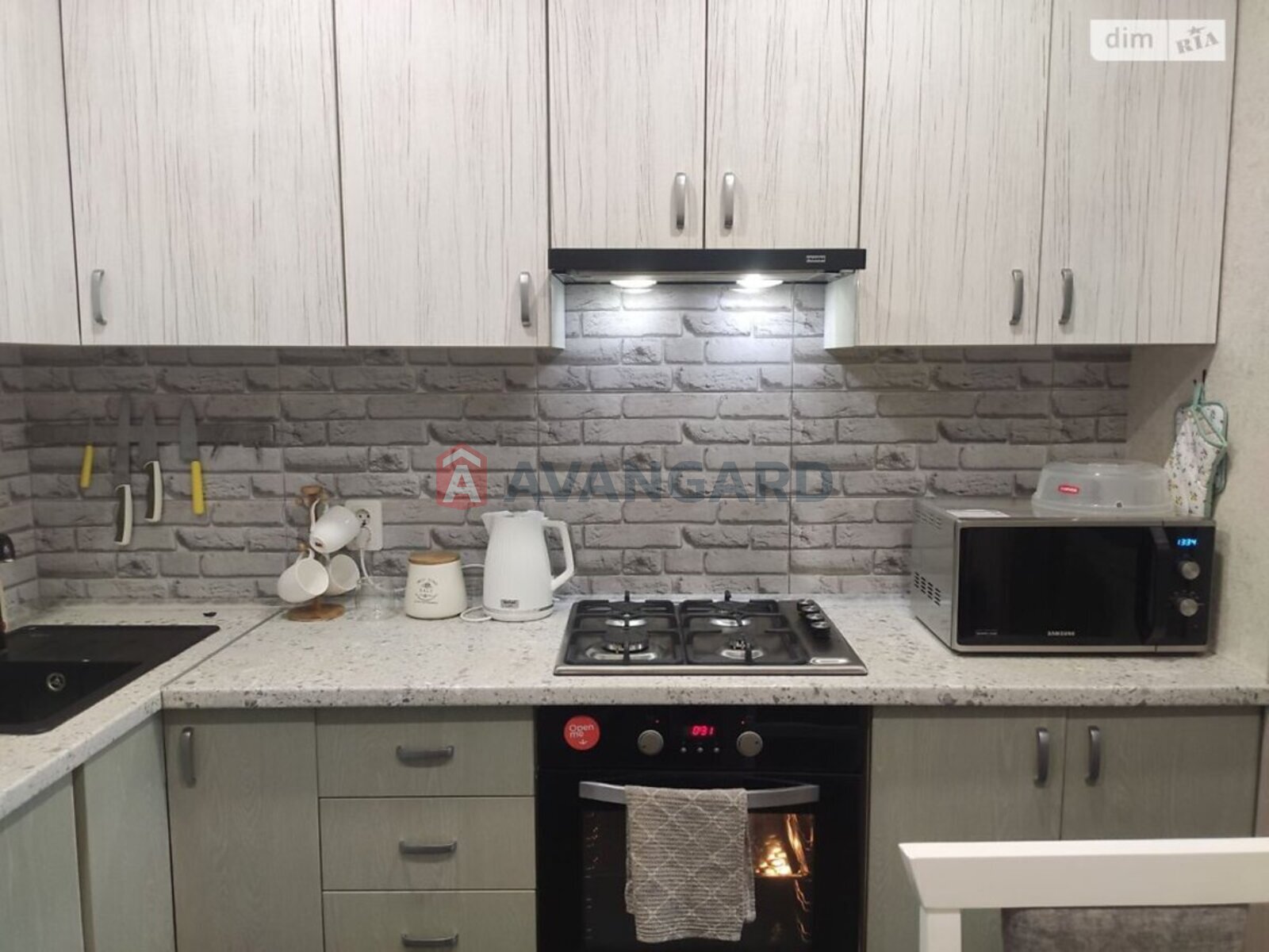 1 ��. ��������, 49/20/8 ��. �., 13/13 ������ ���� 1