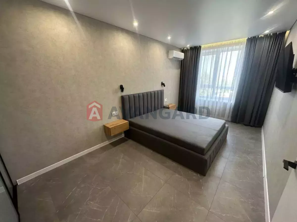 1 ��. ��������, 48/17/18 ��. �., 8/10 ������ ���� 8