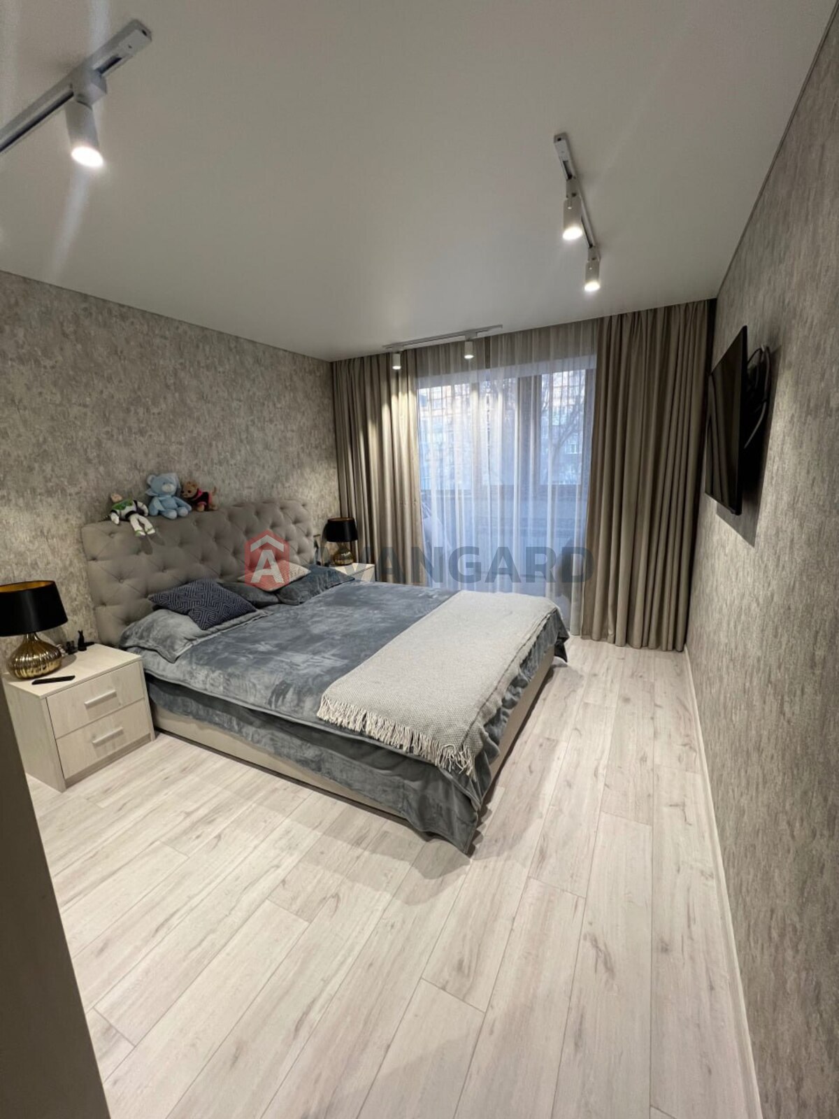 3 ��. ��������, 68/43/7 ��. �., 5/9 ������ ���� 4