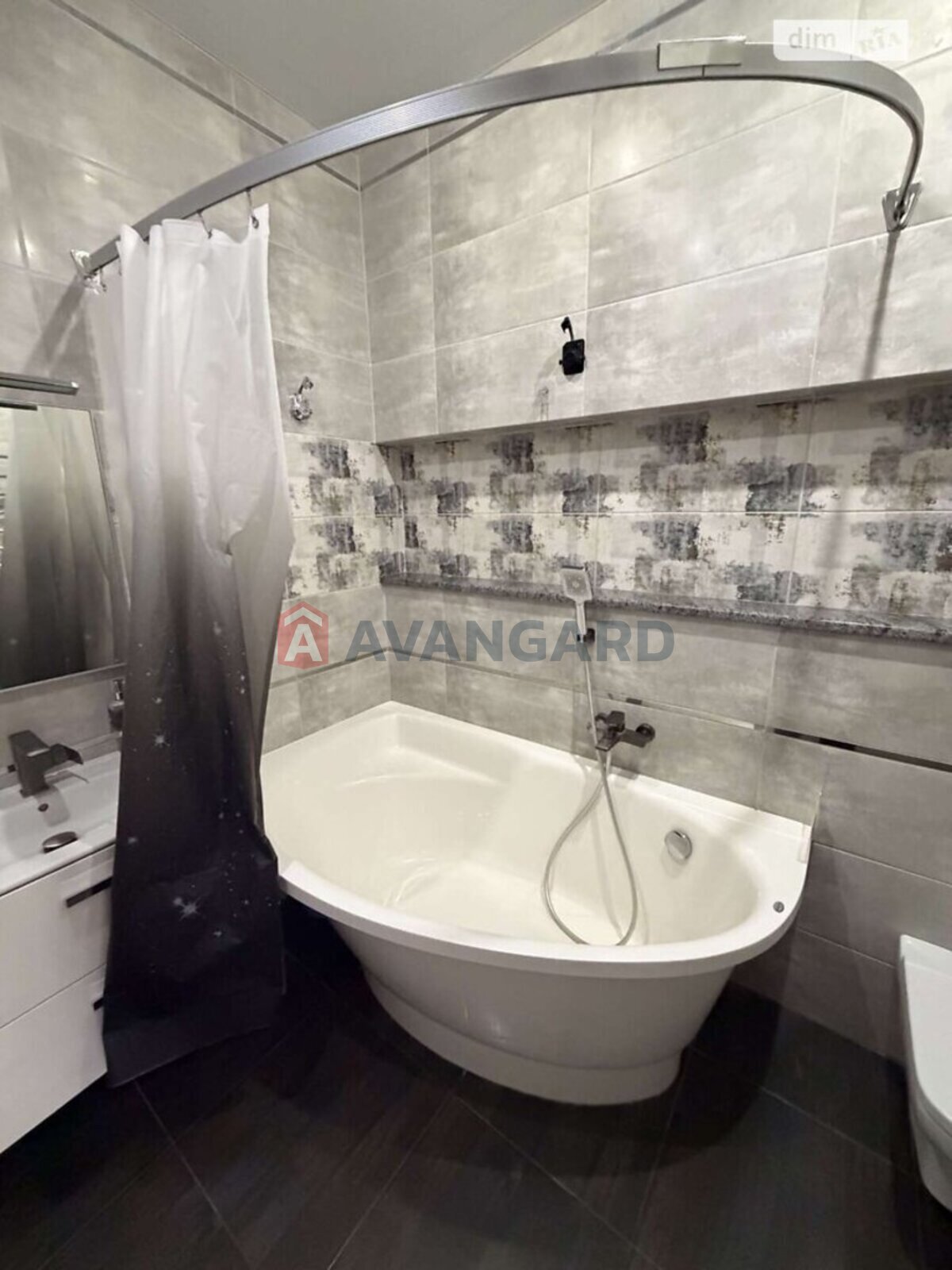 3 ��. ��������, 70/70/- ��. �., 2/5 ������ ���� 19