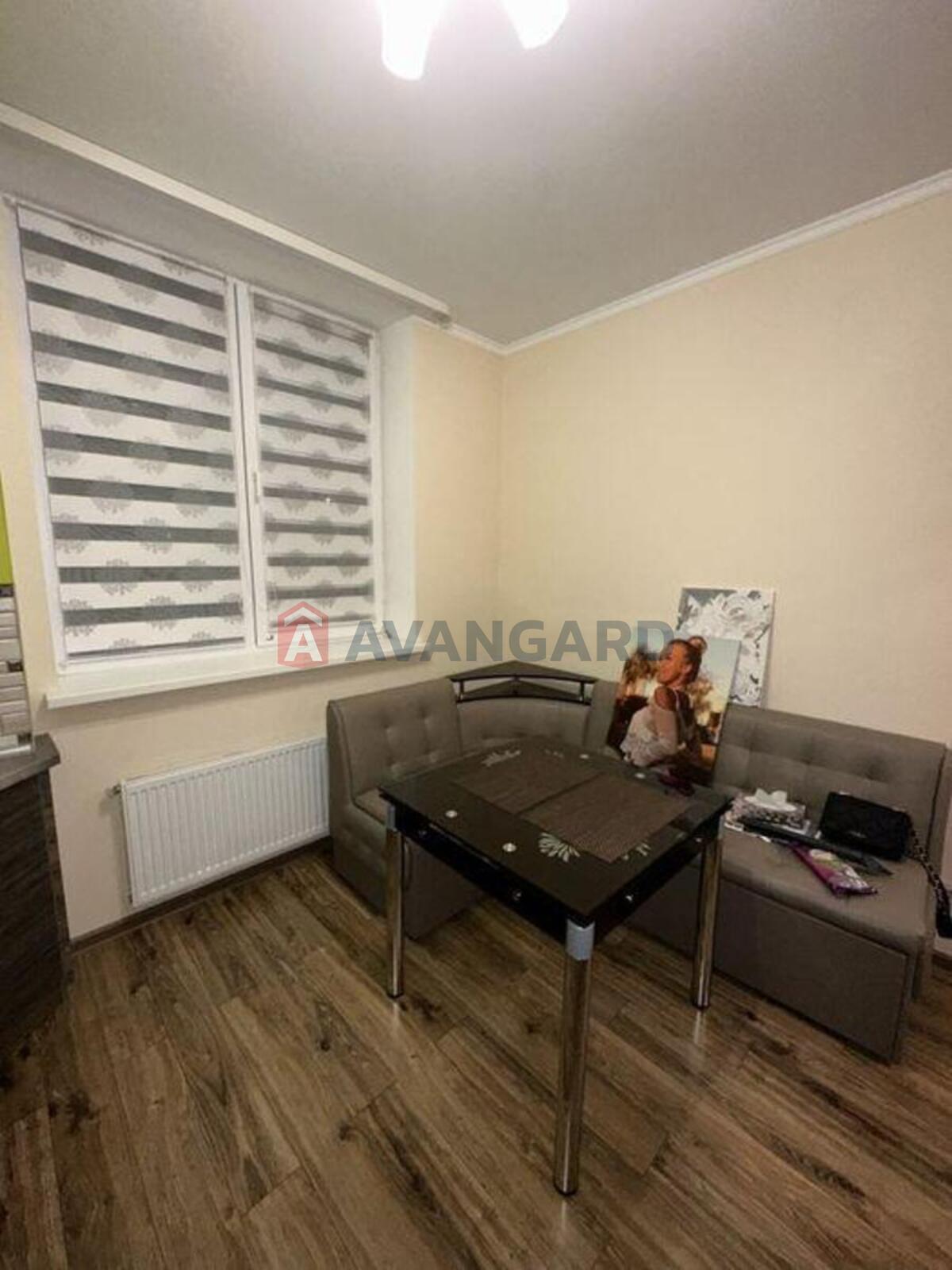 1 ��. ��������, 40/-/15 ��. �., 3/10 ������ ���� 6