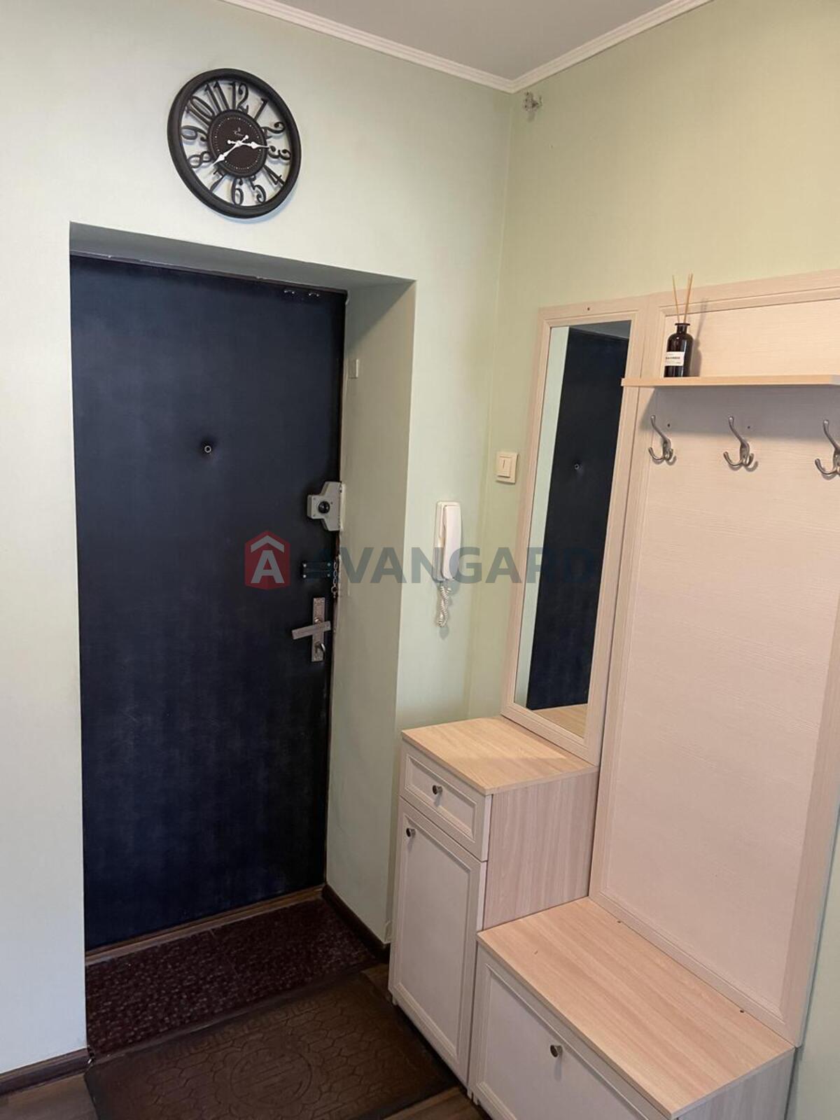 1 ��. ��������, 37/18/6 ��. �., 4/9 ������ ���� 8