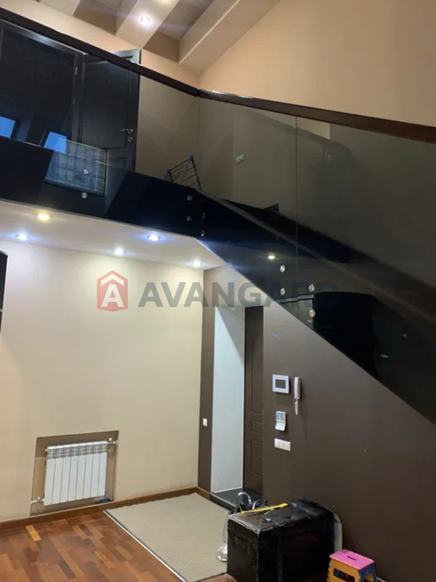 6 кім. квартира, 250/-/20 кв. м., 5/5 поверх фото 1 6 кім. квартира, 250/-/20 кв. м., 5/5 поверх фото 1