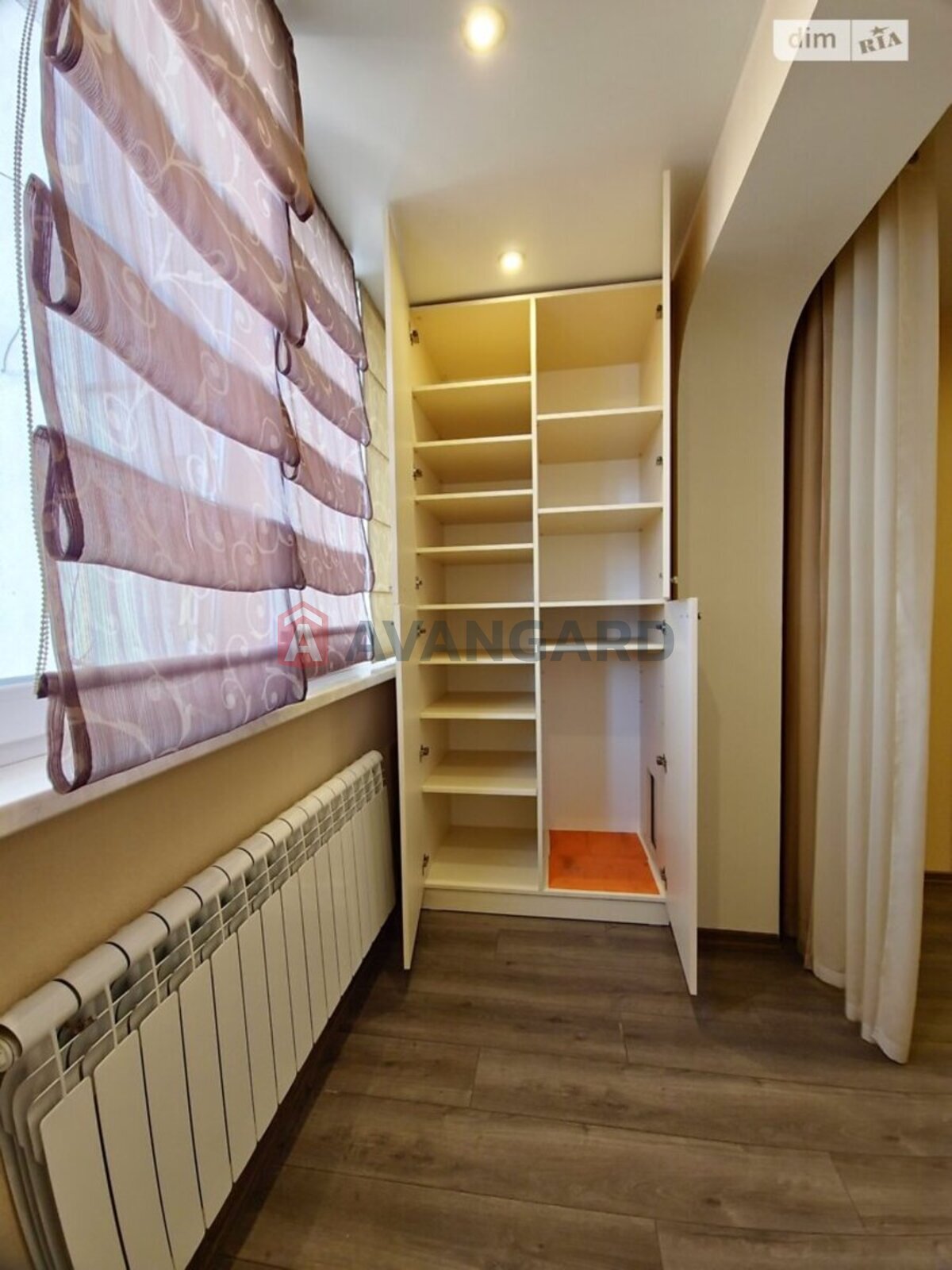 4 ��. ��������, 84/60/8 ��. �., 8/9 ������ ���� 2