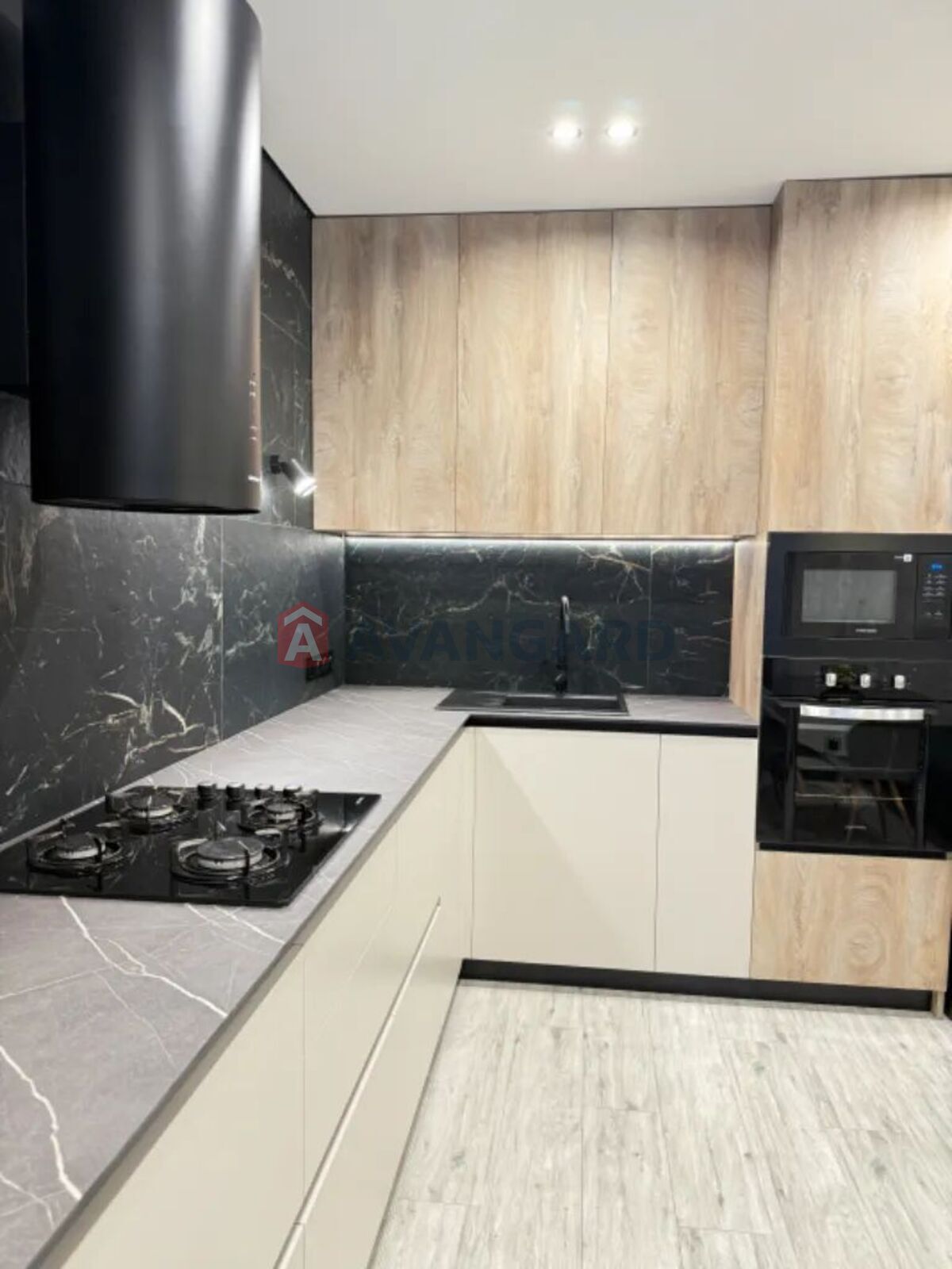 3 ��. ��������, 78/46/14 ��. �., 4/10 ������ ���� 3