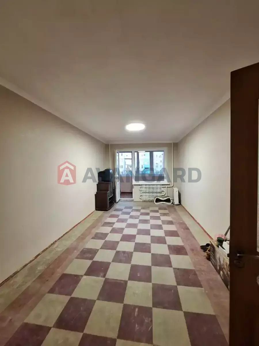 4 ����. ��������, 81/48/10 ��. �., 5/9 ���� ���� 10