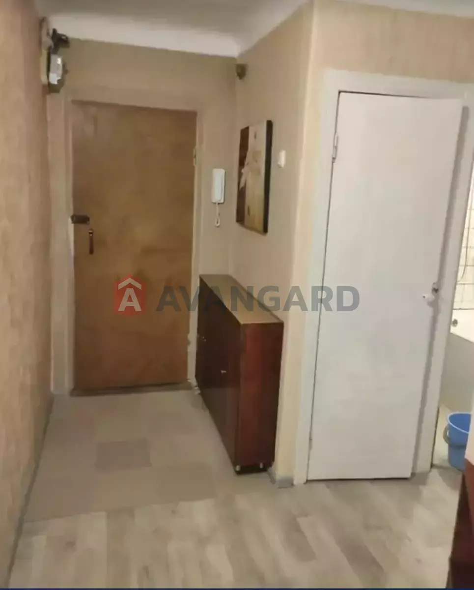 3 ��. ��������, 58/37/5 ��. �., 4/5 ������ ���� 8