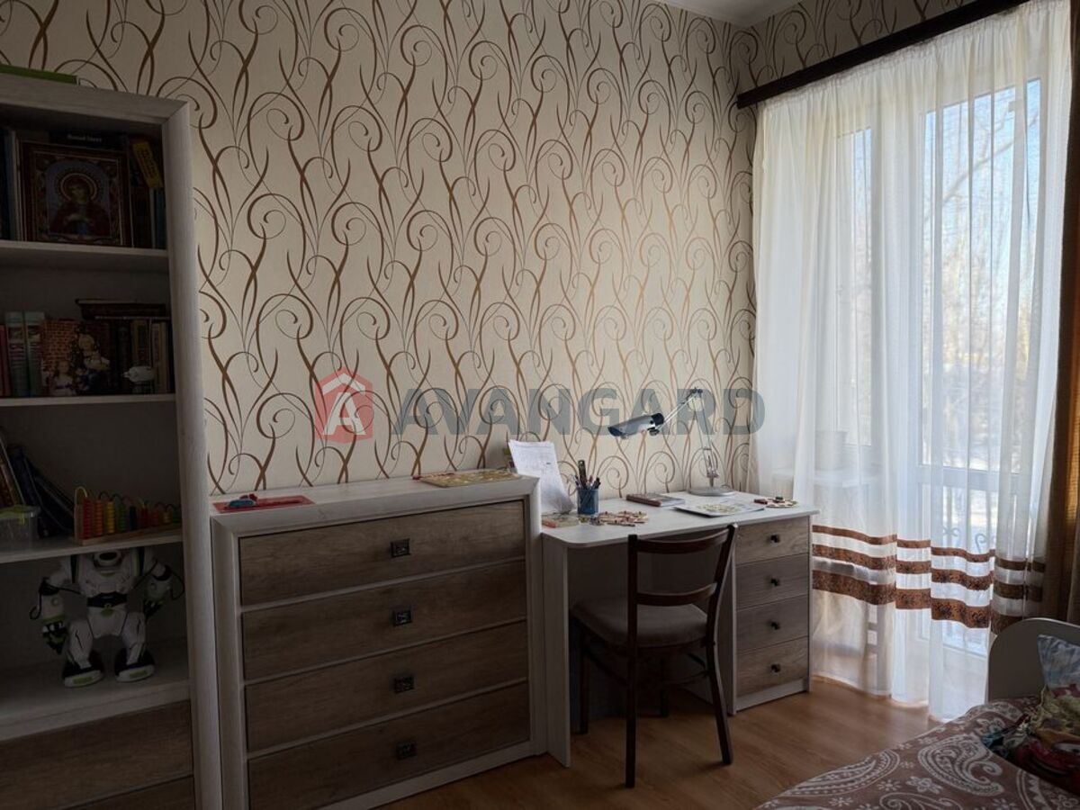 3 ����. ��������, 74/42/20 ��. �., 4/4 ���� ���� 12