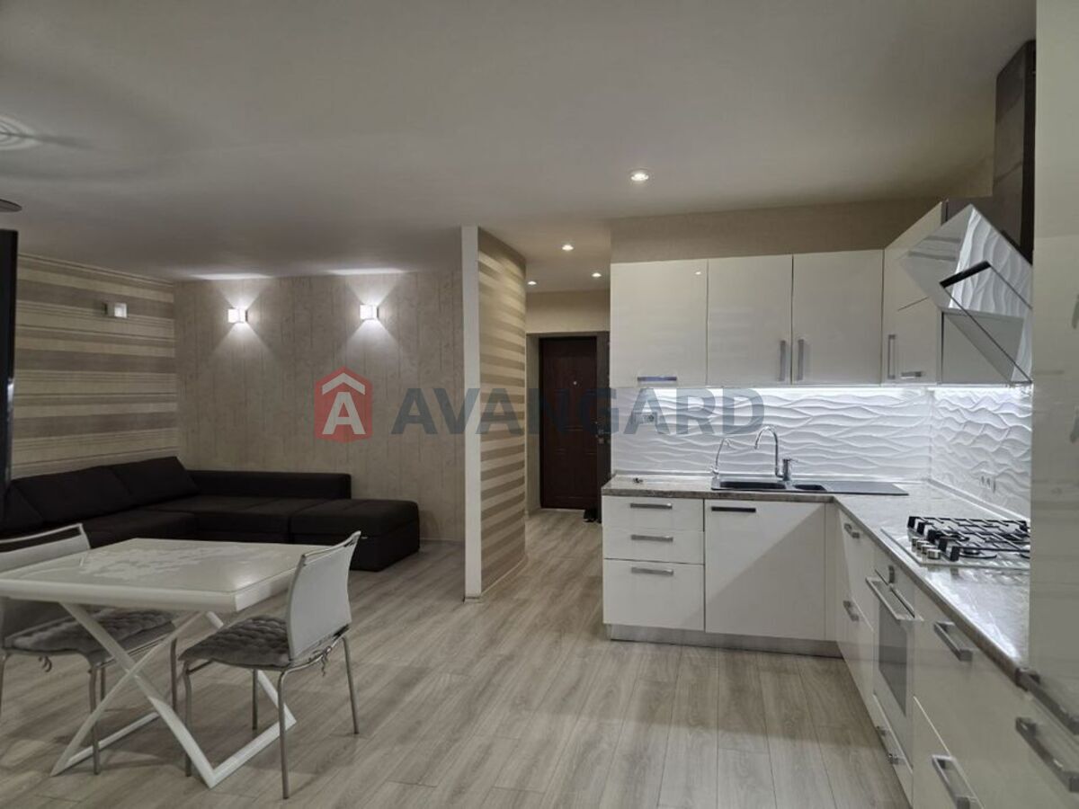 2 ��. ��������, 70/-/15 ��. �., 8/10 ������ ���� 3