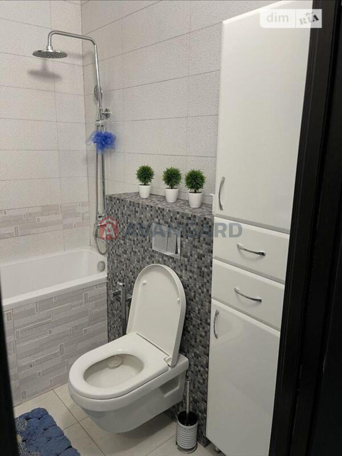 1 ��. ��������, 60/-/15 ��. �., 8/11 ������ ���� 14