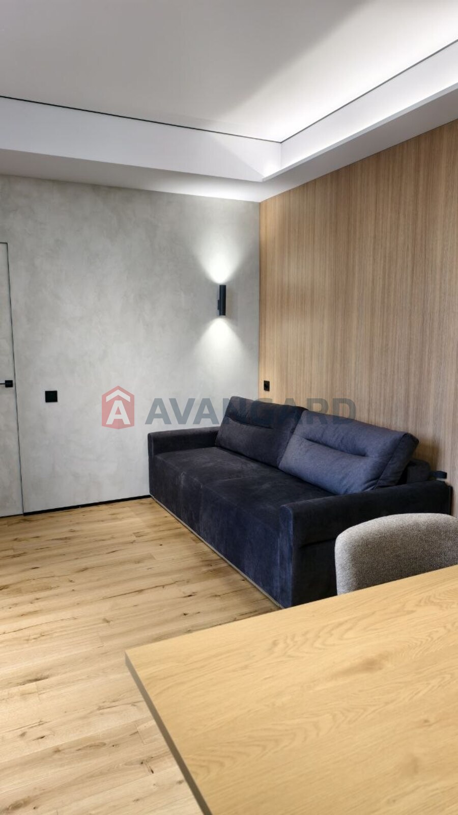 2 ��. ��������, 52/-/18 ��. �., 5/5 ������ ���� 4