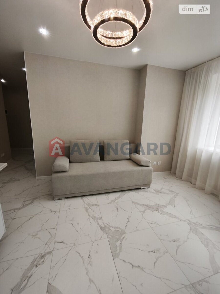 2 ��. ��������, 68/36/21 ��. �., 1/8 ������ ���� 4