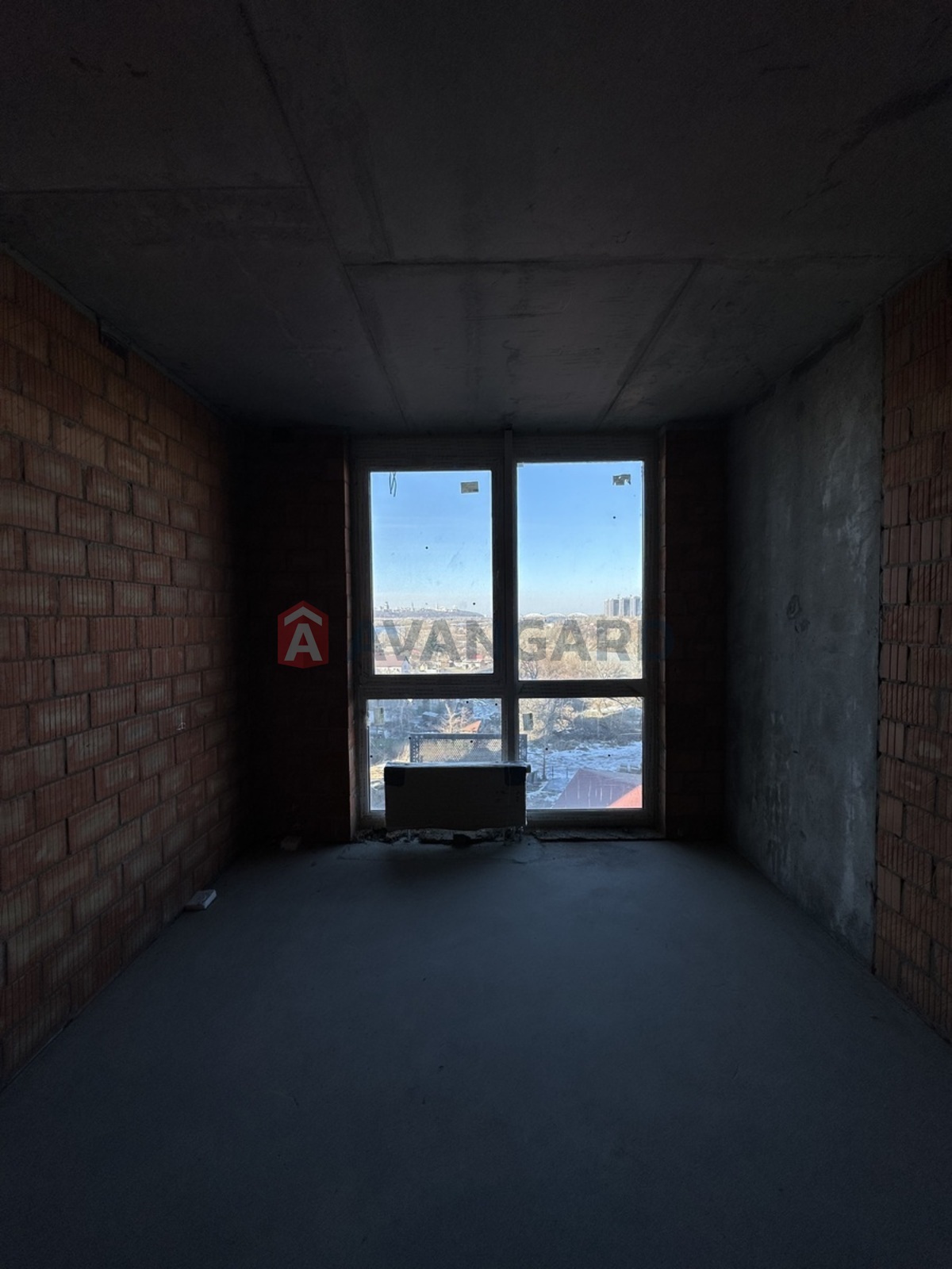 3 ��. ��������, 107/48/33 ��. �., 6/26 ������ ���� 12