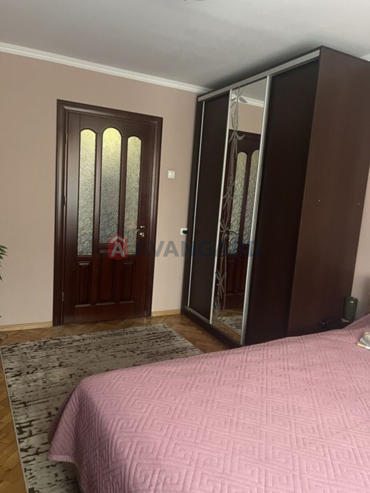 3 ��. ��������, 60/-/7 ��. �., 4/5 ������ ���� 6