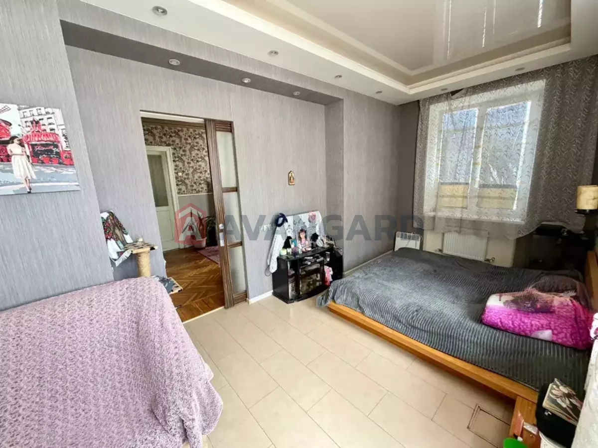 3 ��. ��������, 68/42/8 ��. �., 2/4 ������ ���� 1