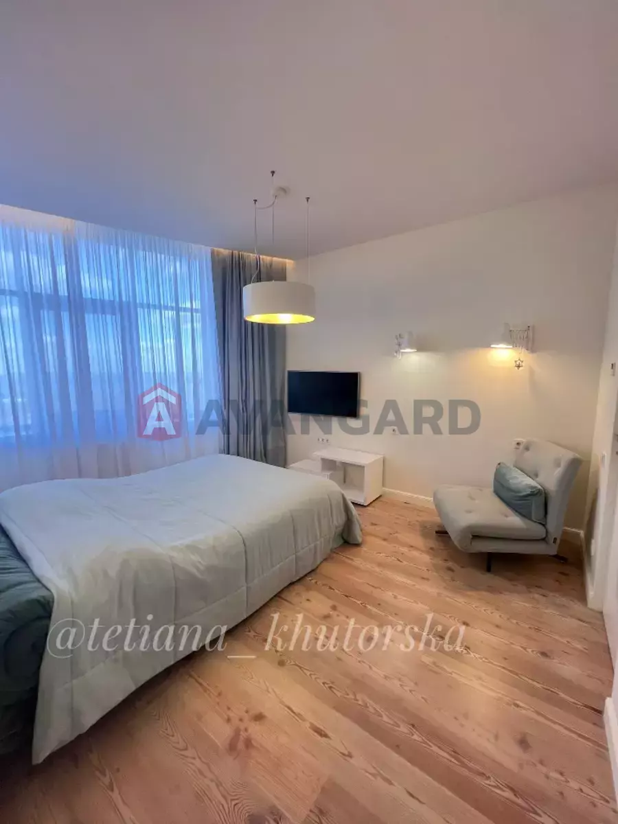 5 ��. ��������, 300/-/- ��. �., 8/22 ������ ���� 8
