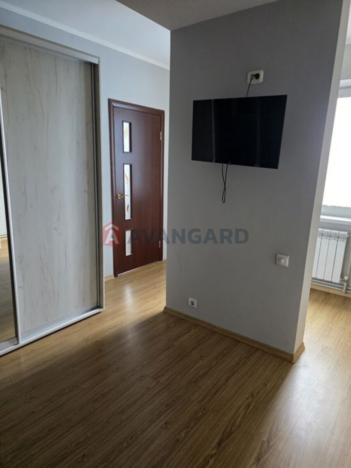 5 ��. ��������, 104/-/12 ��. �., 9/10 ������ ���� 3