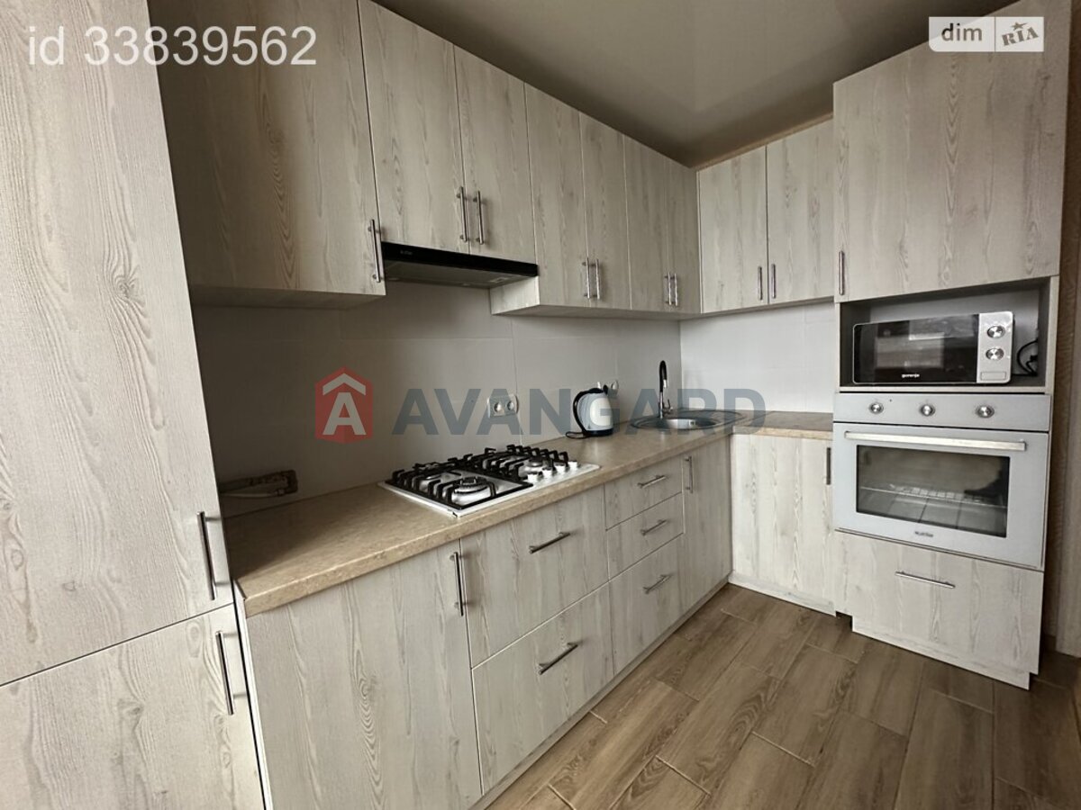 1 ����. ��������, 38/17/12 ��. �., 3/10 ���� ���� 1