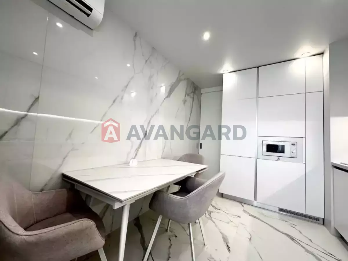 3 ��. ��������, 65/40/9 ��. �., 8/9 ������ ���� 7