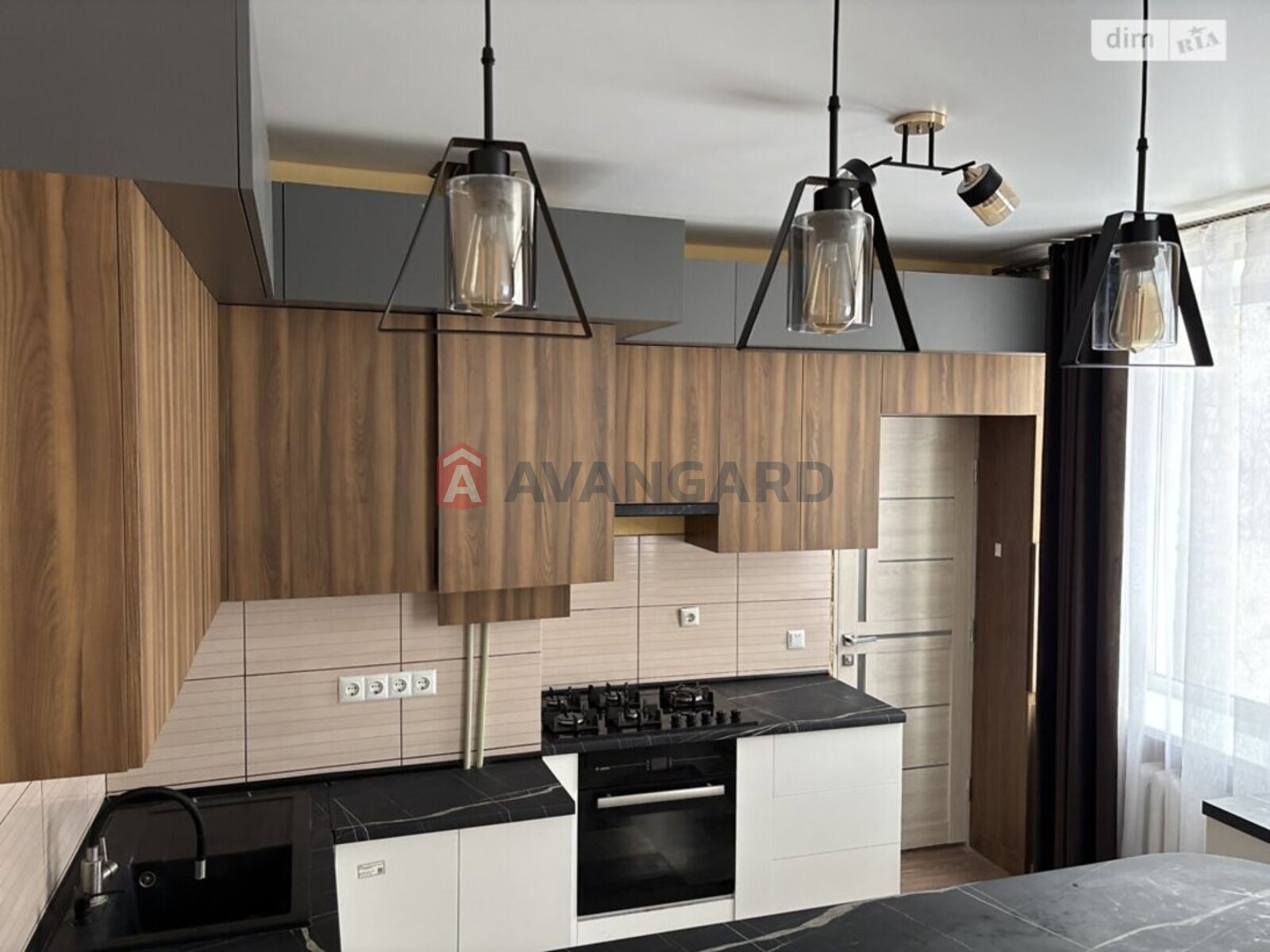 3 ��. ��������, 74/-/- ��. �., 2/4 ������ ���� 1