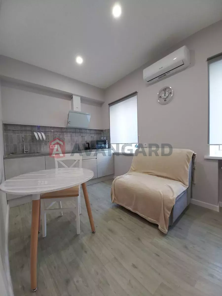 1 ��. ��������, 29/-/9 ��. �., 1/2 ������ ���� 8